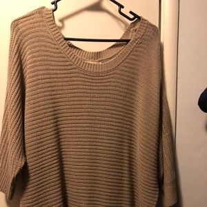 1X 3/4 sleeve tan blouse,stitched. Tear on sleeve.